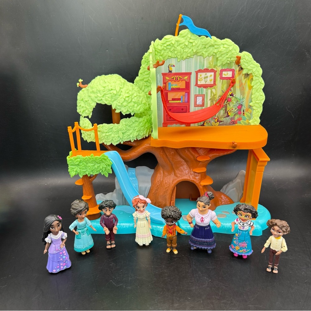 Disney Encanto Antonio's Tree House Small Doll Play Set With 8 Figures - 21935